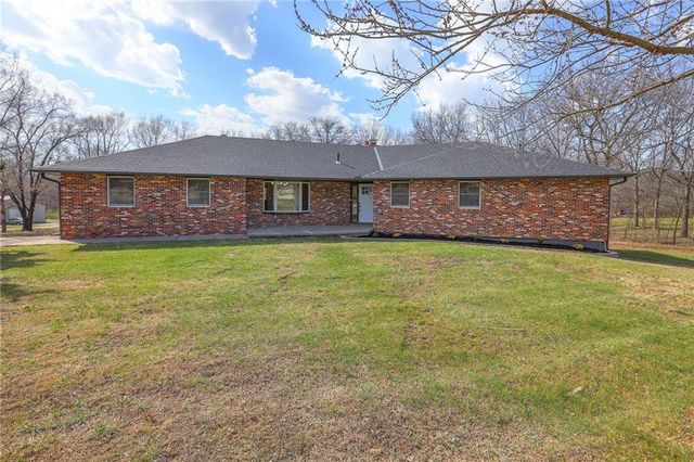 907 S State Route J Highway, Peculiar, MO 64078