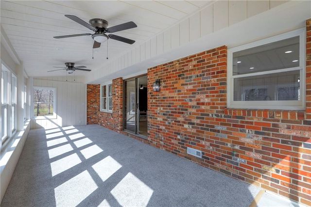 907 S State Route J Highway, Peculiar, MO 64078