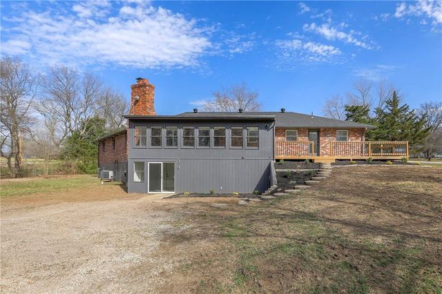 907 S State Route J Highway, Peculiar, MO 64078