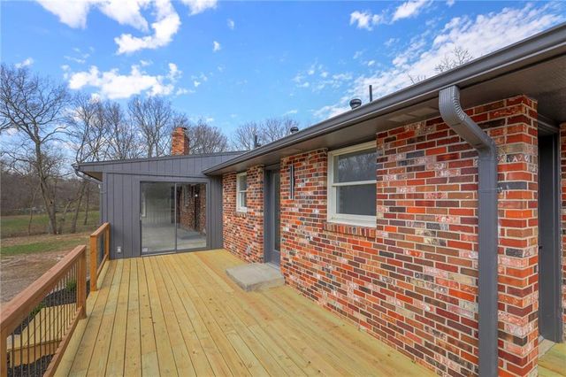 907 S State Route J Highway, Peculiar, MO 64078