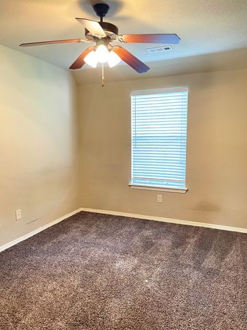 1536 N London Avenue, Fayetteville, AR 72703