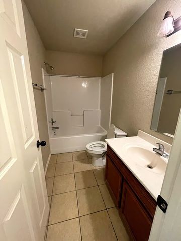 1536 N London Avenue, Fayetteville, AR 72703