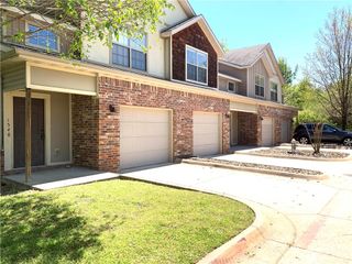 1536 N London Avenue, Fayetteville, AR 72703