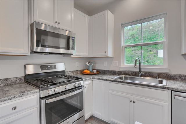 133 Moyer Hill Dr, Cranberry Twp, PA 16066