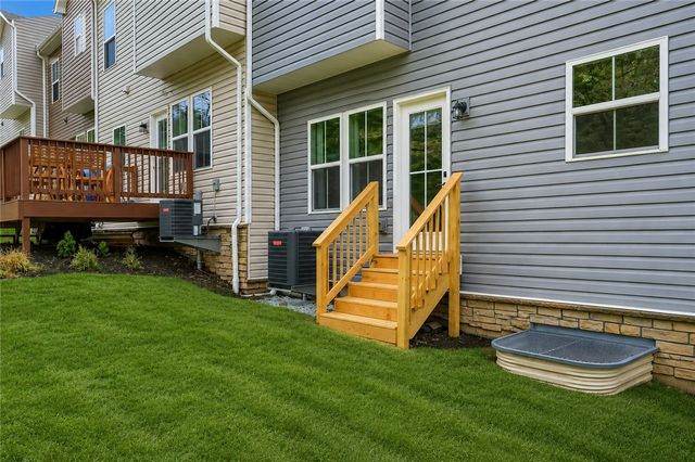 133 Moyer Hill Dr, Cranberry Twp, PA 16066