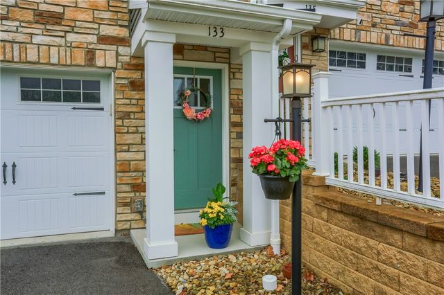 133 Moyer Hill Dr, Cranberry Twp, PA 16066