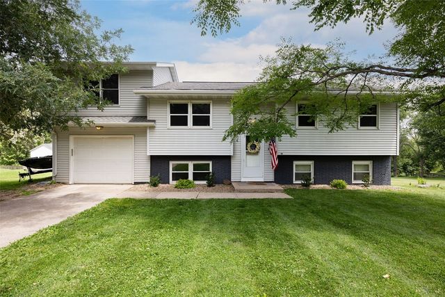 3272 Coral Ave NE, Solon, IA 52333