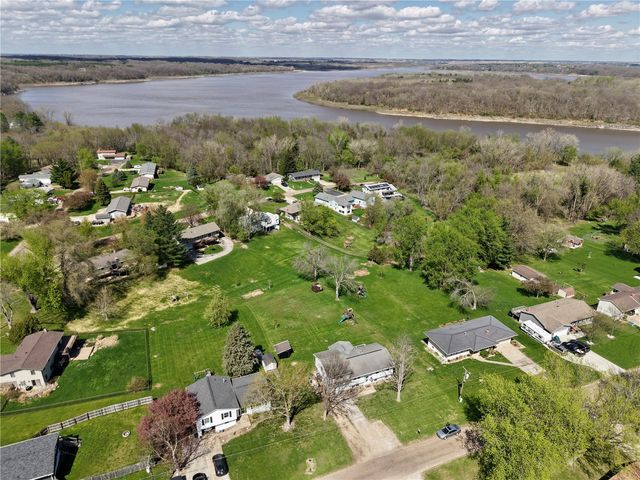 3272 Coral Ave NE, Solon, IA 52333