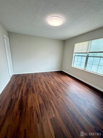 13 DARTMOUTH Way, North Brunswick, NJ 08902