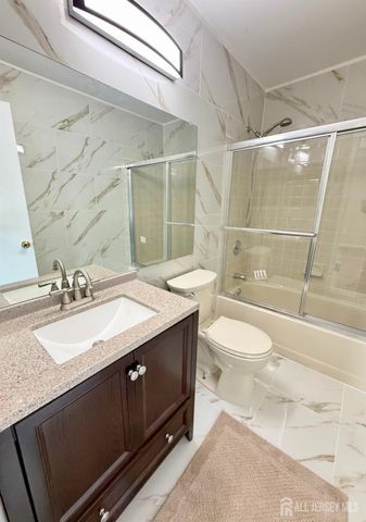 13 DARTMOUTH Way, North Brunswick, NJ 08902