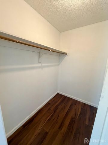 13 DARTMOUTH Way, North Brunswick, NJ 08902