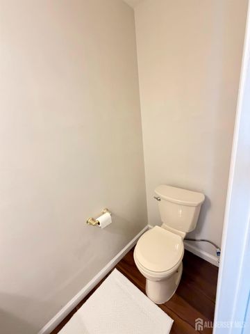13 DARTMOUTH Way, North Brunswick, NJ 08902