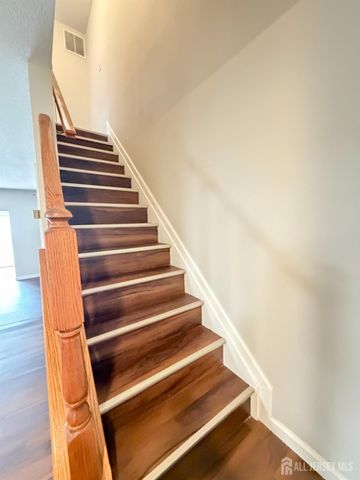 13 DARTMOUTH Way, North Brunswick, NJ 08902
