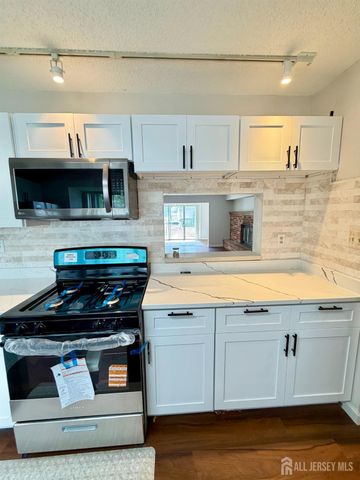 13 DARTMOUTH Way, North Brunswick, NJ 08902