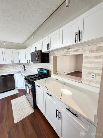 13 DARTMOUTH Way, North Brunswick, NJ 08902