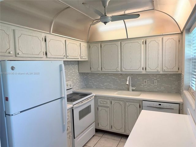 573 Durham U 573, Deerfield Beach, FL 33442