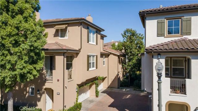 128 Talmadge, Irvine, CA 92602