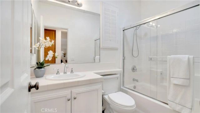 128 Talmadge, Irvine, CA 92602