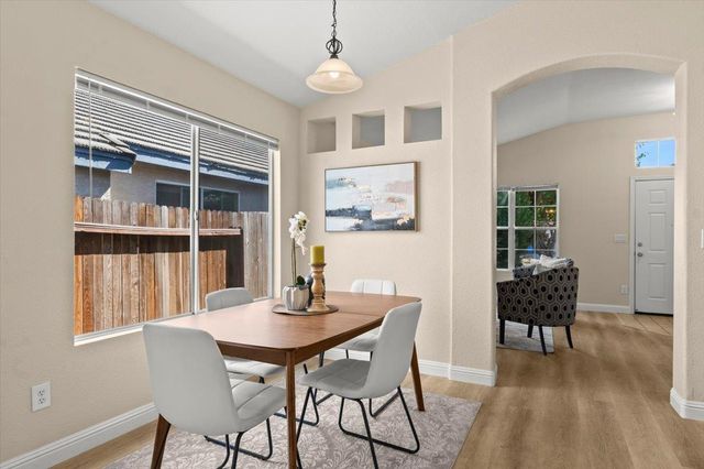 8817 Alder Grove Pl, Elk Grove, CA 95624