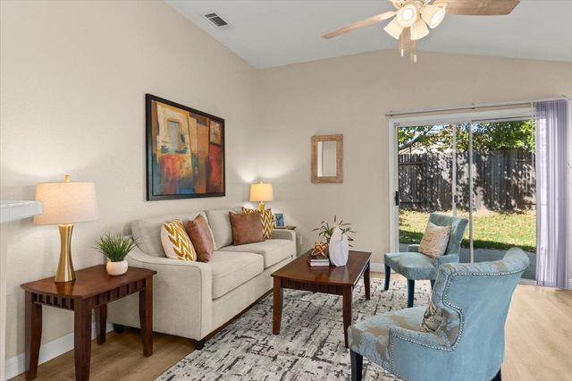 8817 Alder Grove Pl, Elk Grove, CA 95624