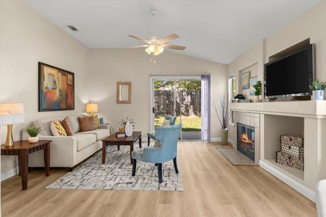 8817 Alder Grove Pl, Elk Grove, CA 95624
