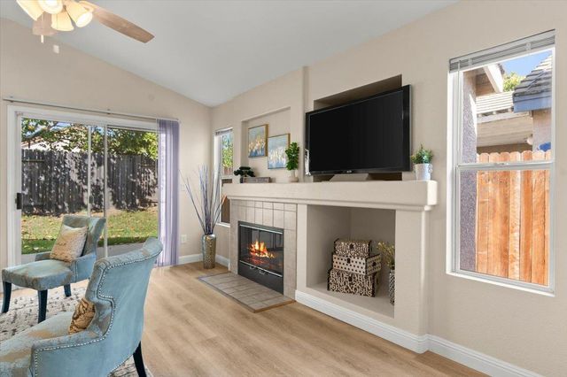8817 Alder Grove Pl, Elk Grove, CA 95624