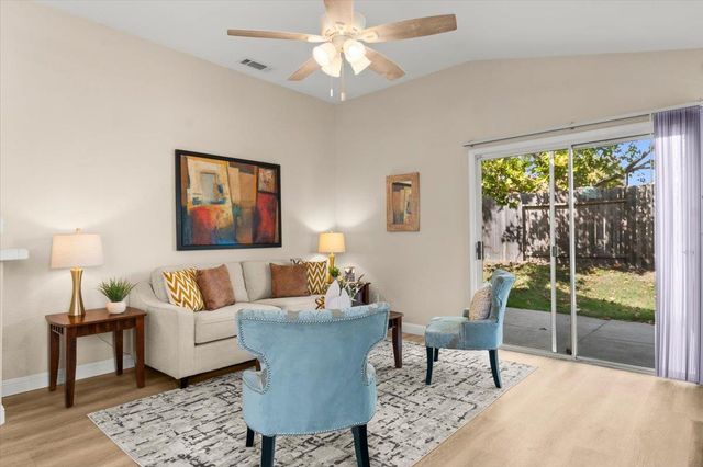 8817 Alder Grove Pl, Elk Grove, CA 95624