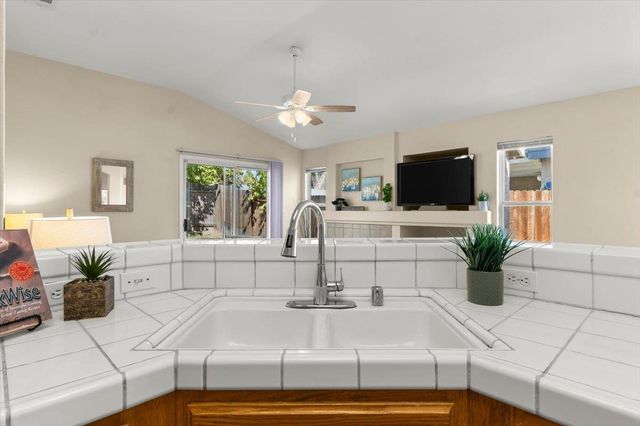 8817 Alder Grove Pl, Elk Grove, CA 95624