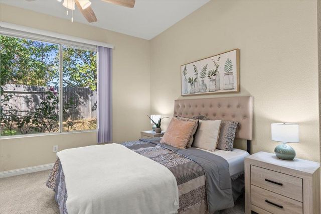 8817 Alder Grove Pl, Elk Grove, CA 95624