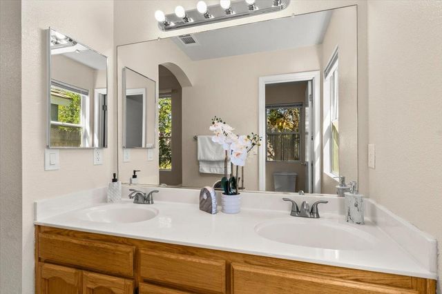 8817 Alder Grove Pl, Elk Grove, CA 95624
