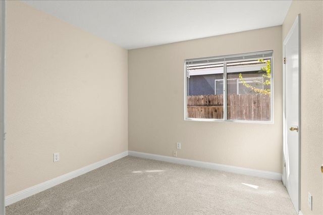 8817 Alder Grove Pl, Elk Grove, CA 95624