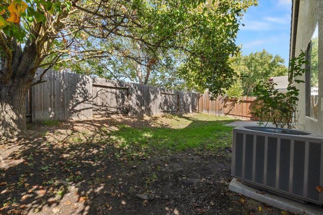8817 Alder Grove Pl, Elk Grove, CA 95624