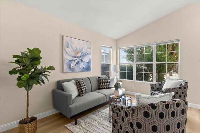 8817 Alder Grove Pl, Elk Grove, CA 95624