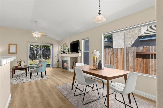 8817 Alder Grove Pl, Elk Grove, CA 95624