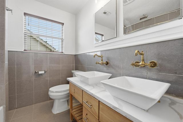 2044 Des Jardines Street, Houston, TX 77023