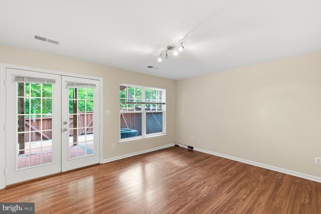 8108 DOVE COTTAGE CT, Lorton, VA 22079