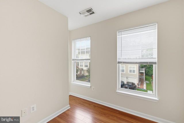 8108 DOVE COTTAGE CT, Lorton, VA 22079