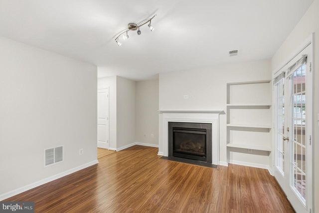 8108 DOVE COTTAGE CT, Lorton, VA 22079