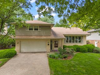 848 S Hillcrest Avenue, Elmhurst, IL 60126