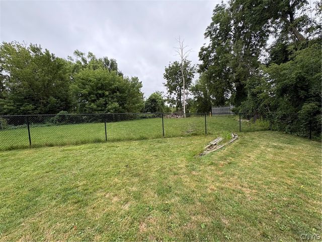 4040 Winterpark Drive, Clay, NY 13090