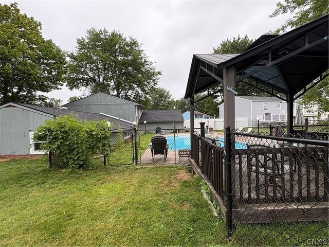 4040 Winterpark Drive, Clay, NY 13090