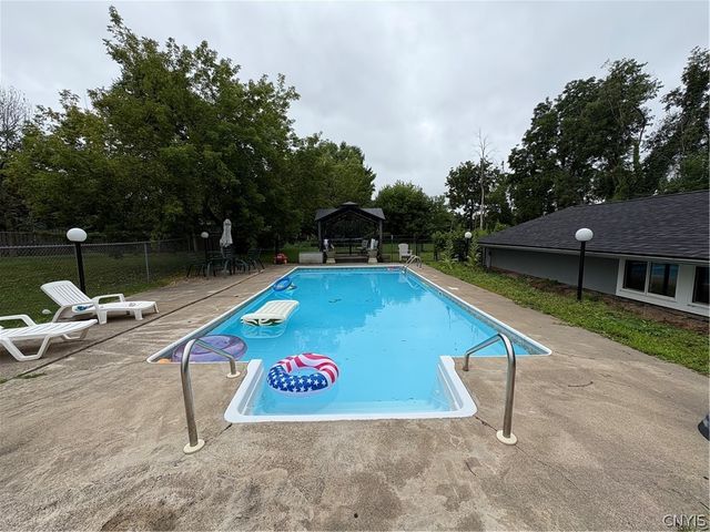 4040 Winterpark Drive, Clay, NY 13090