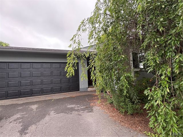 4040 Winterpark Drive, Clay, NY 13090