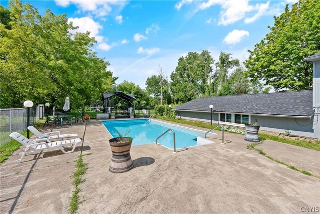 4040 Winterpark Drive, Clay, NY 13090
