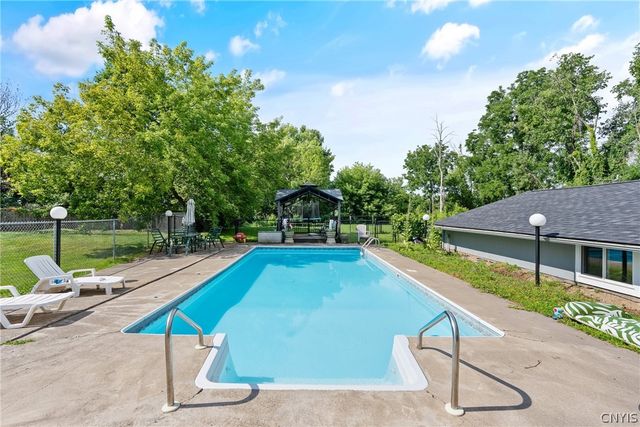 4040 Winterpark Drive, Clay, NY 13090