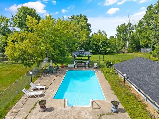 4040 Winterpark Drive, Clay, NY 13090