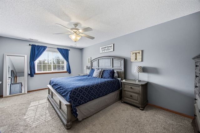 3516 Prairie Creek Road SW, Cedar Rapids, IA 52404