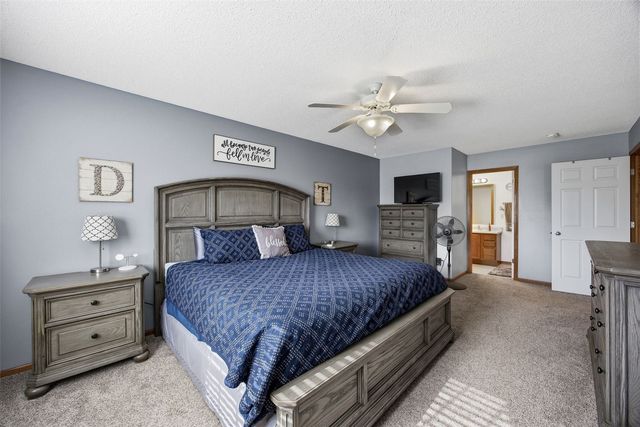 3516 Prairie Creek Road SW, Cedar Rapids, IA 52404
