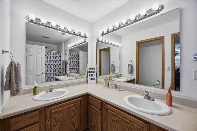 3516 Prairie Creek Road SW, Cedar Rapids, IA 52404