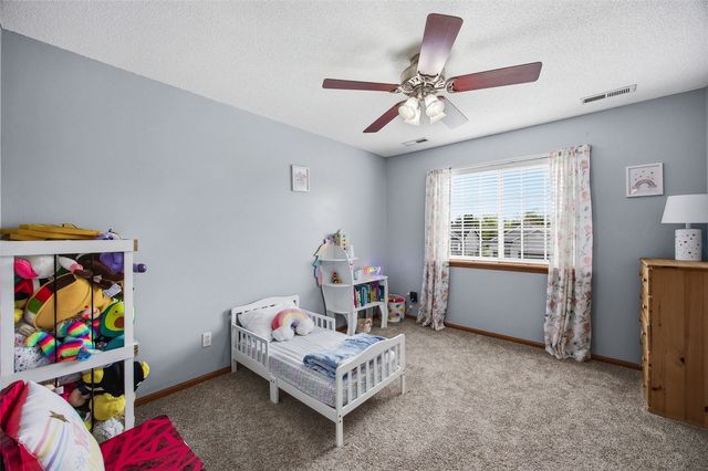 3516 Prairie Creek Road SW, Cedar Rapids, IA 52404